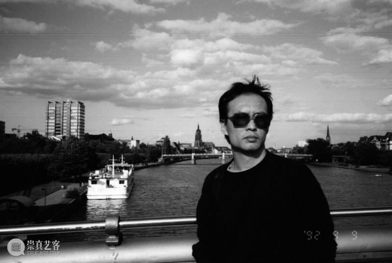 《十三邀》专访张晓刚：黑夜的价值就在其本身，而非需要白天来验证 崇真艺客