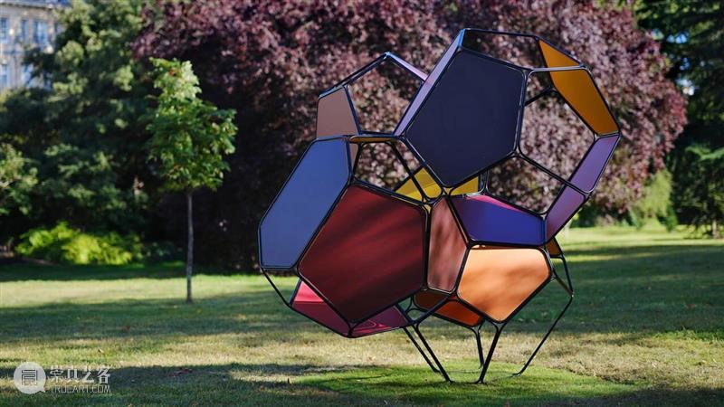 伦敦弗里兹_在艺术狂欢中构想文化愿景 | 国家美术·关注 视频资讯 | 艺术 伦敦 文化 弗里兹 国家 愿景 美术 世界 各地 艺术家 崇真艺客