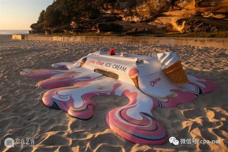 100件艺术品排列在海滩上——“海边雕塑” 崇真艺客