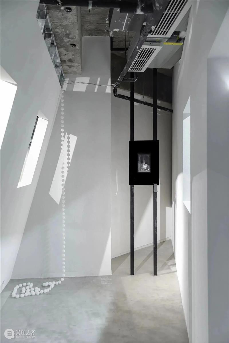 胡昀参加北丘当代美术馆展览“有人弄乱了玫瑰花” 崇真艺客