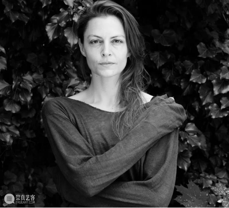让观众落泪又微笑，她是曹诚渊口中的「矛盾统一体」 崇真艺客