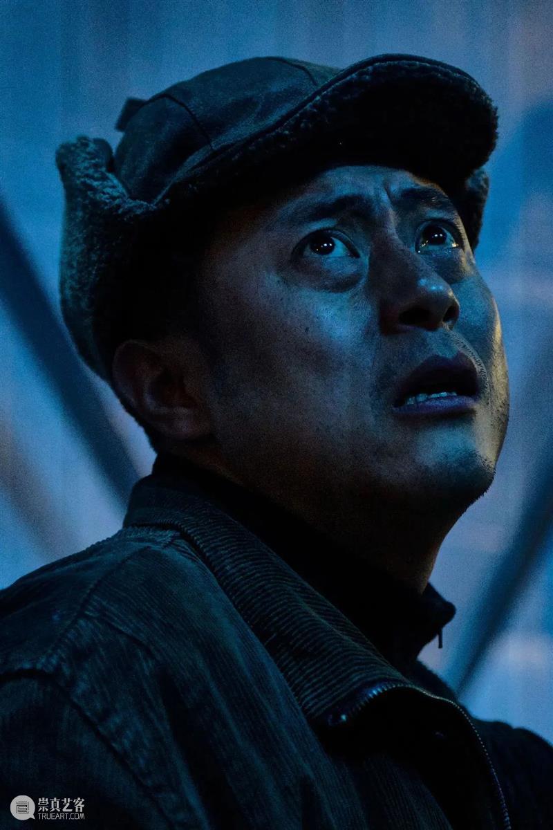“谁懂啊！眼角还挂着泪水，嘴角开始疯狂上扬。” 崇真艺客