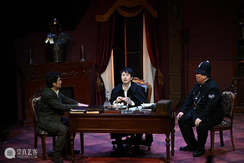 【明日开票】话剧《嫌疑人福尔摩斯》启幕北京艺术中心·小剧场 崇真艺客