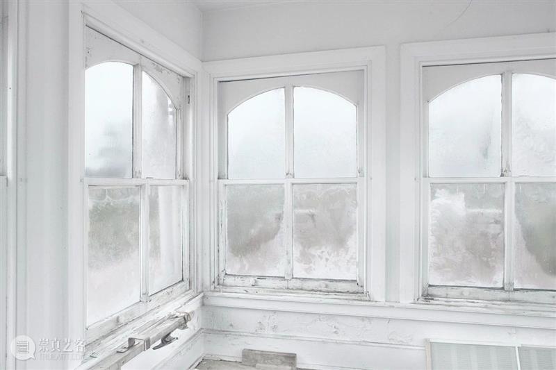 詹姆斯·威灵(James Welling)展览回顾|维也纳艺术论坛美术馆个展《变形记》 崇真艺客