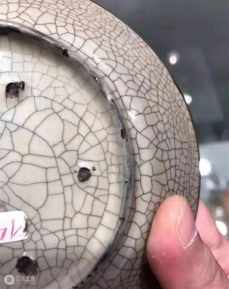 一只有争议的哥窑盘竟然能拍出1000万? 崇真艺客