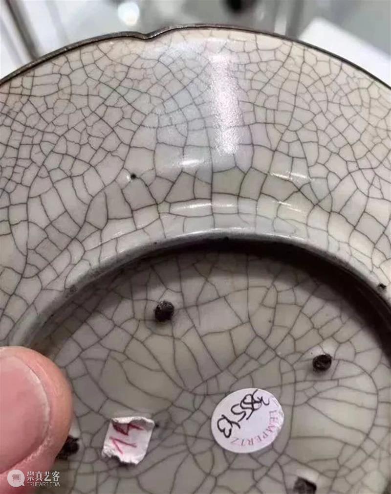 一只有争议的哥窑盘竟然能拍出1000万? 崇真艺客