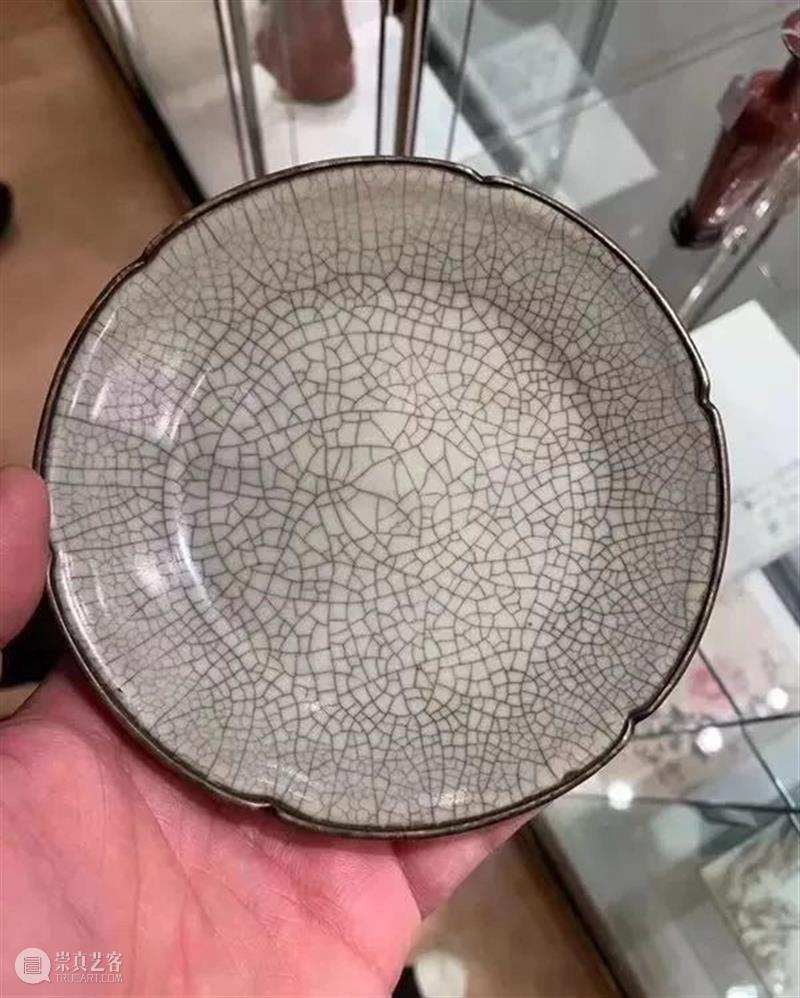 一只有争议的哥窑盘竟然能拍出1000万? 崇真艺客