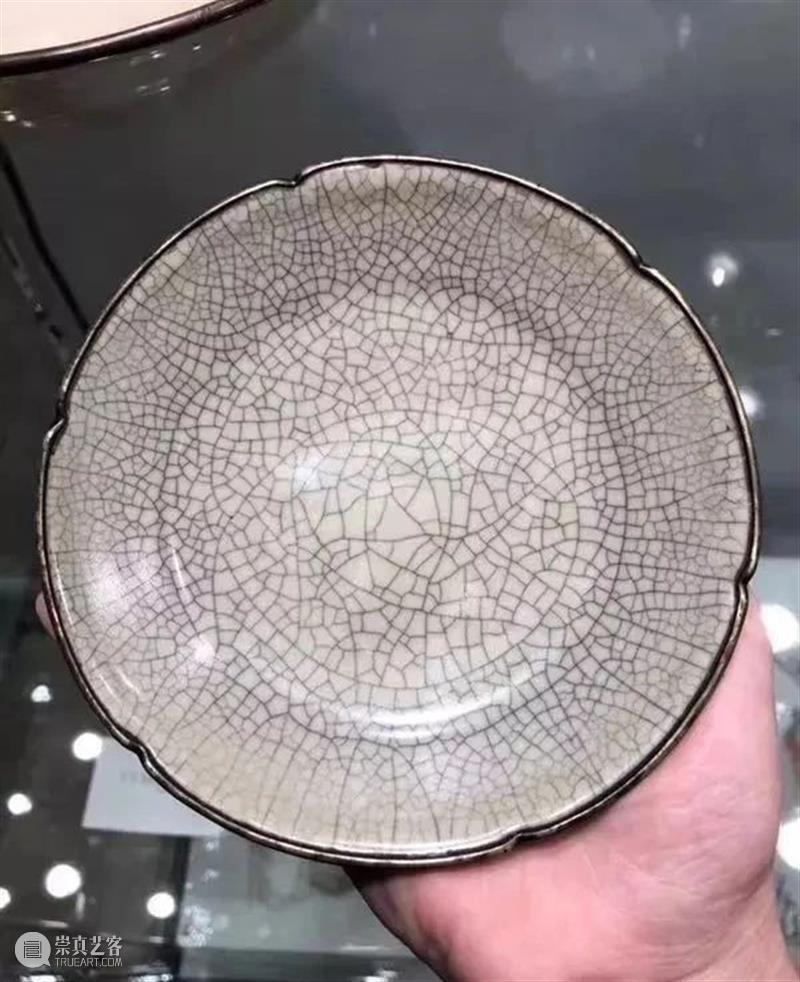一只有争议的哥窑盘竟然能拍出1000万? 崇真艺客