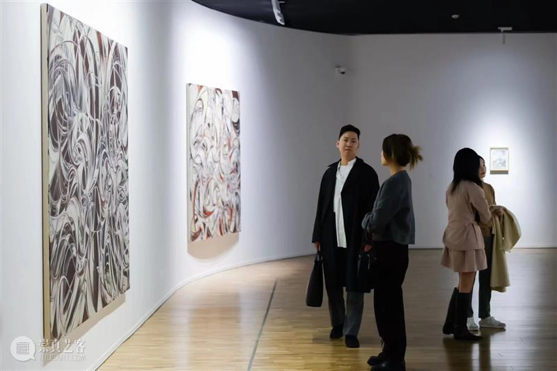 LONG重磅 | 95后艺术家方媛首次美术馆个展开幕，作品回应时代的激烈流变 崇真艺客