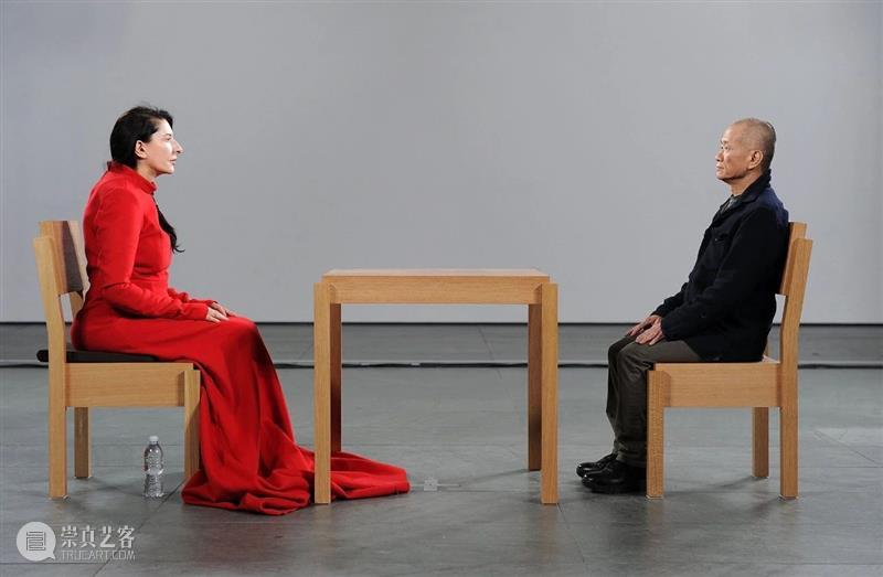 77岁,玛丽娜 · 阿布拉莫维奇选择「不再痛苦」| Life and Arts集锦 崇真艺客
