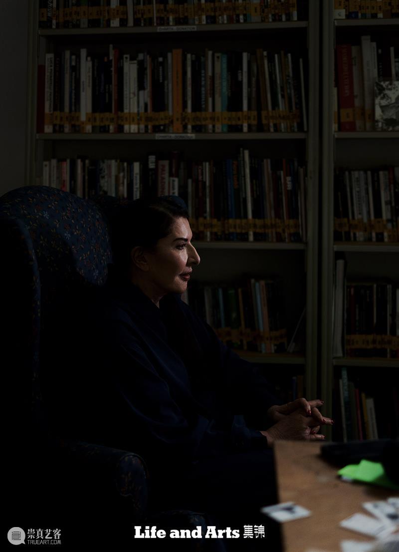 77岁,玛丽娜 · 阿布拉莫维奇选择「不再痛苦」| Life and Arts集锦 崇真艺客