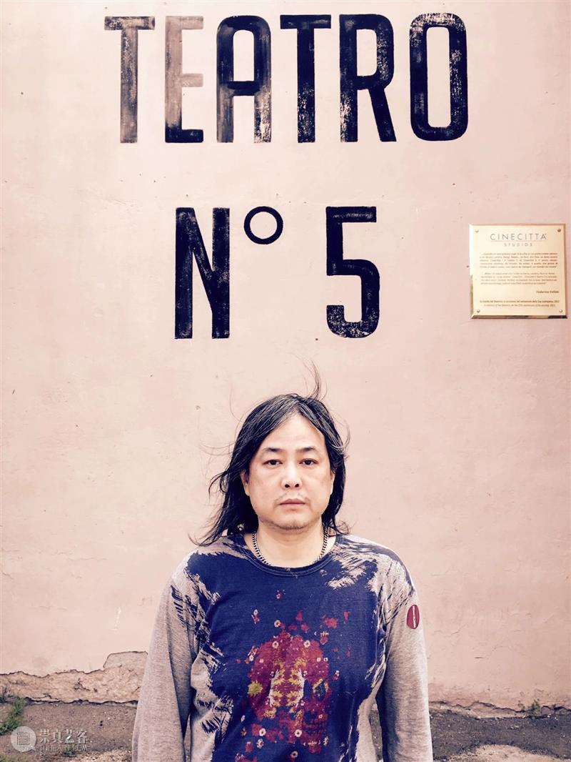 杨福东《雍雀》点亮维港夜空 博文精选 杨福东 建筑电影《雍雀》 崇真艺客