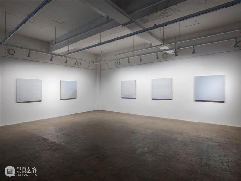 现场｜向多丁 Huong Dodinh 首次美国个展 以抽象语言传达寂静、光线与纯粹感 崇真艺客