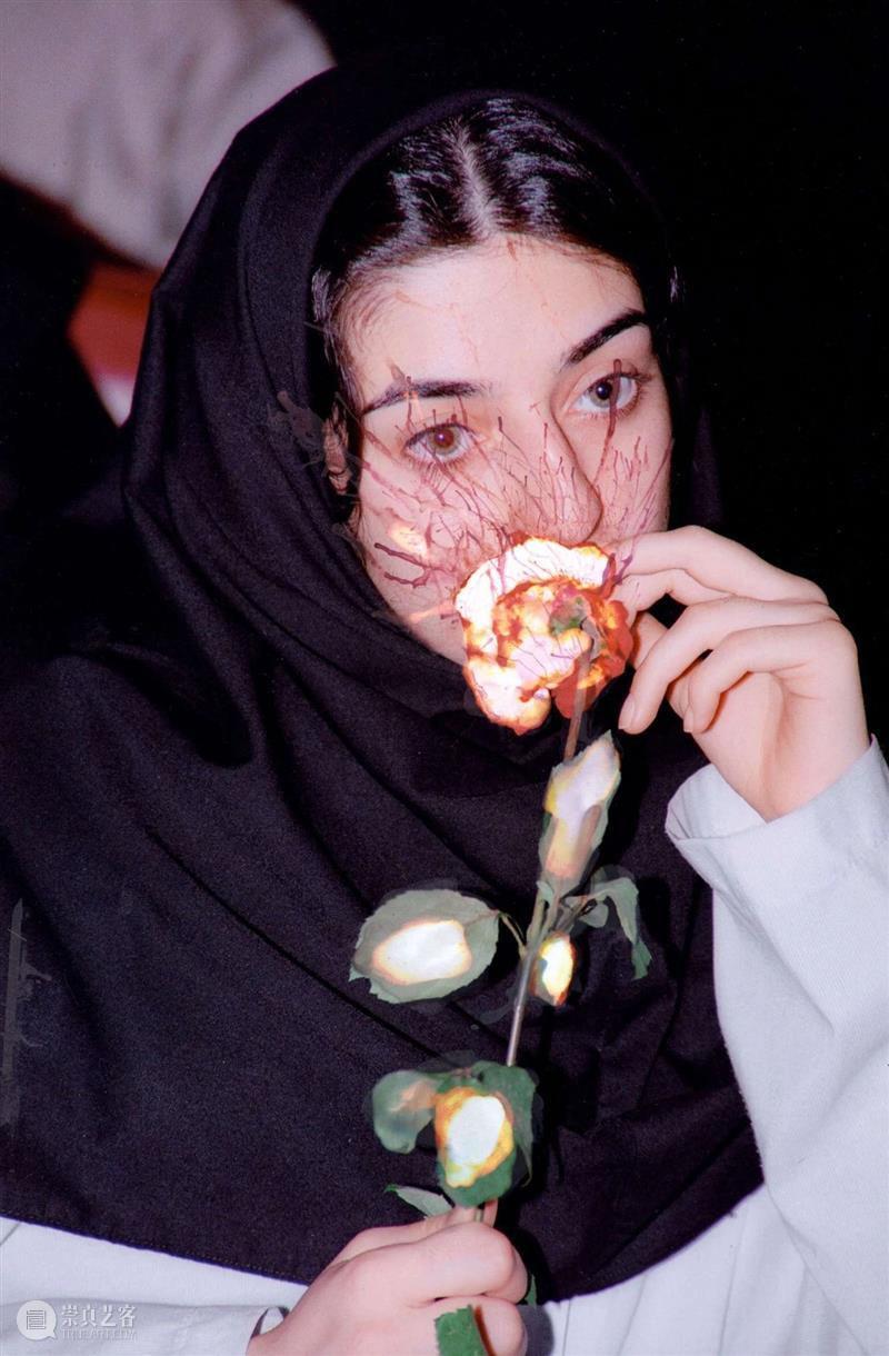 伊朗的恐怖氛围与女性的勇气之花 崇真艺客