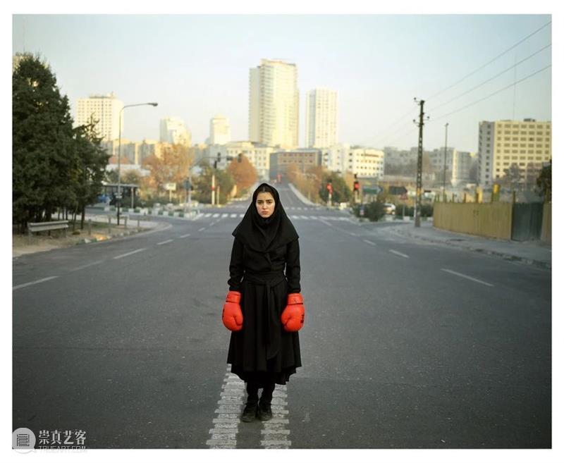 伊朗的恐怖氛围与女性的勇气之花 崇真艺客