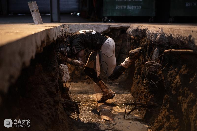 马修·巴尼：萦绕一生的冲击时刻 崇真艺客