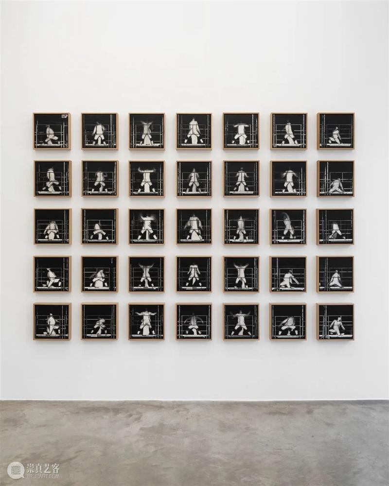 贝浩登巴黎｜ JR 个展 “在光中” —— 黑暗蕴藏着光明的恩惠 崇真艺客