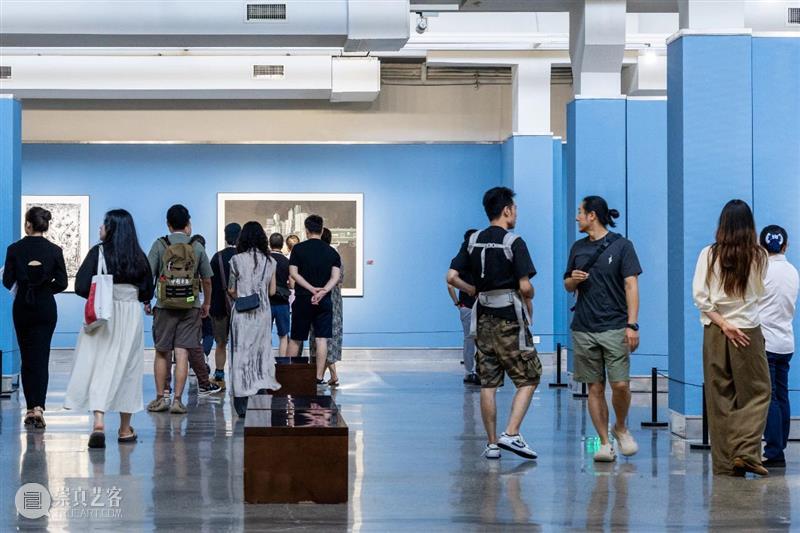 “明日的版画——优秀版画作品巡展”开幕 崇真艺客
