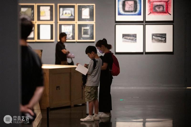 新展开幕 | “回到何地：1993年之后的王广义创作草稿”画展盛大启幕 崇真艺客