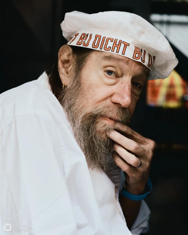 正在展出 | 劳伦斯·韦纳 (Lawrence Weiner) 中国首次重要回顾展 | UCCA北京 崇真艺客