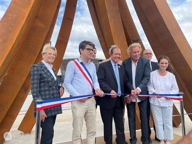 Bernar Venet《聚合》亮相巴黎奥林匹克中心 崇真艺客