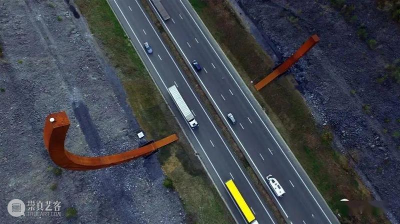 Bernar Venet《聚合》亮相巴黎奥林匹克中心 崇真艺客