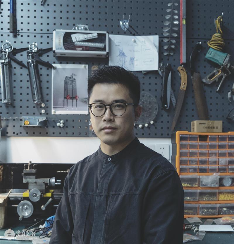 在澳门“养牛场”，他用AI与艺术构建了一个荒诞美学世界——“永无岛” 崇真艺客