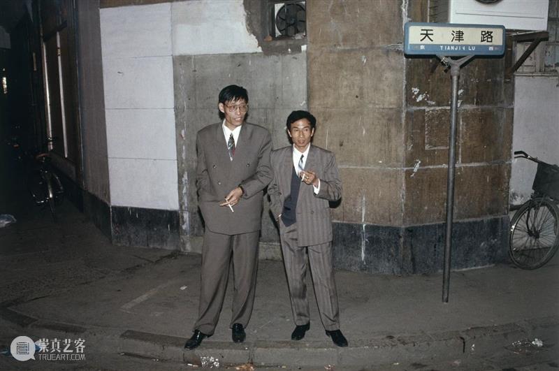 罗伯特·凡德·休斯特|上海:瞬间与永恒 1990-1993 Fotografiska 崇真艺客