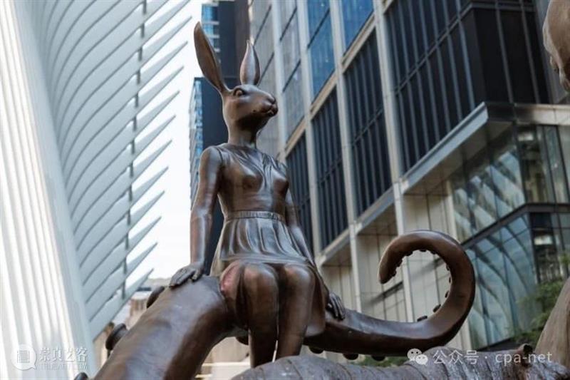 巨型章鱼雕塑承载着濒危动物 崇真艺客