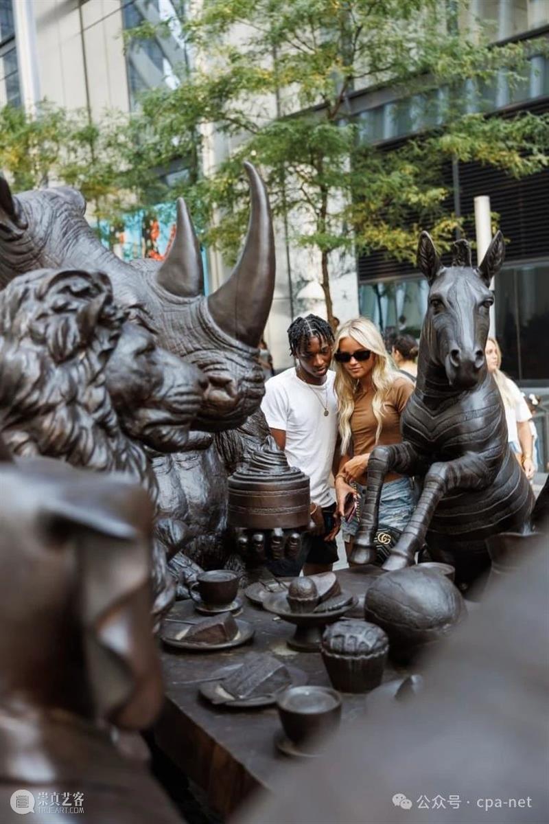 巨型章鱼雕塑承载着濒危动物 崇真艺客