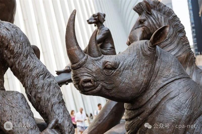 巨型章鱼雕塑承载着濒危动物 崇真艺客