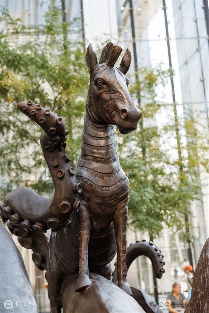 巨型章鱼雕塑承载着濒危动物 崇真艺客
