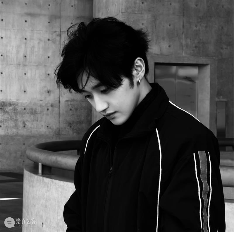 变戏法：仿真世界的后台表演 崇真艺客