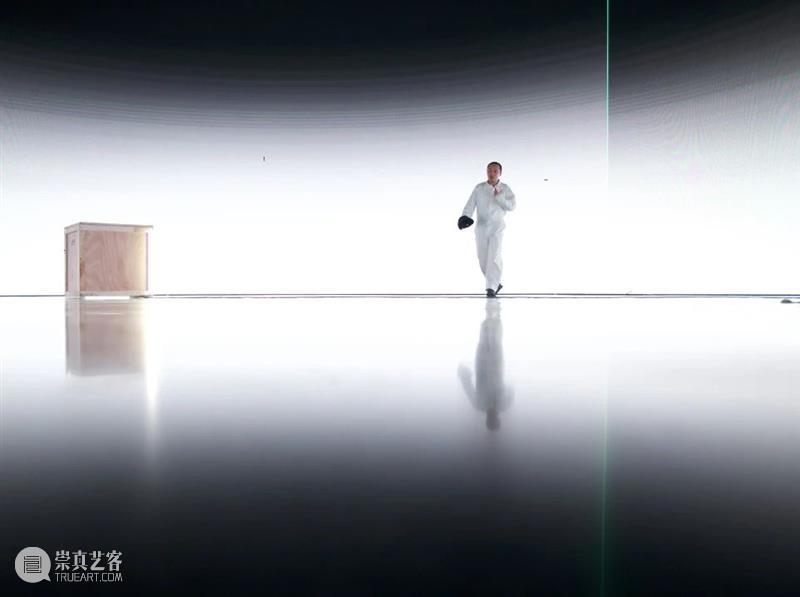 邀你走进上海1196块屏幕构建的数字洞穴，参与一场先锋跨媒体实验表演 崇真艺客