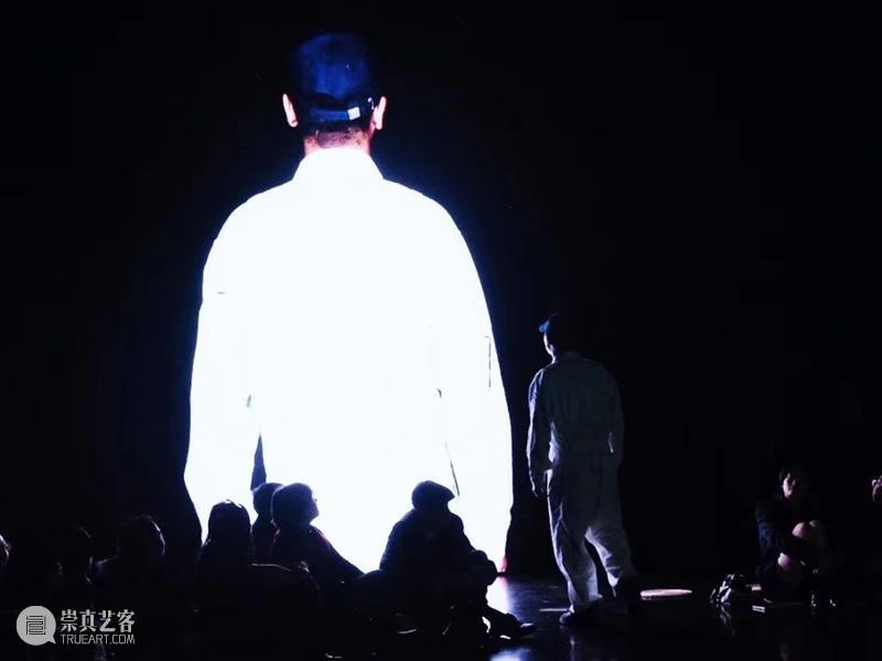 邀你走进上海1196块屏幕构建的数字洞穴，参与一场先锋跨媒体实验表演 崇真艺客