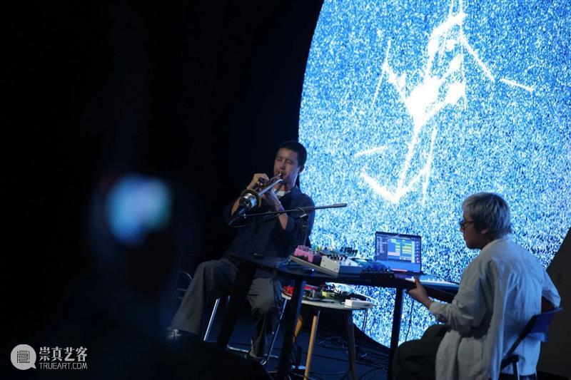 HOW AI+数字艺术年|「未来生命档案」正式开幕,策展人视角揭秘展览 崇真艺客