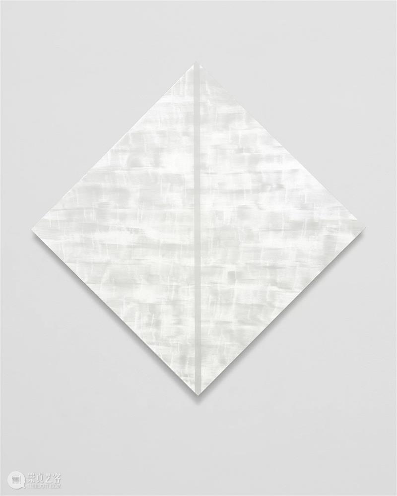 现场|玛丽·阔思 Mary Corse 新作展「存在光中」|佩斯纽约 崇真艺客