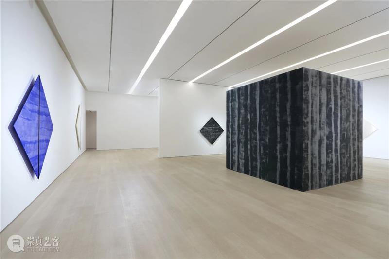 现场|玛丽·阔思 Mary Corse 新作展「存在光中」|佩斯纽约 崇真艺客