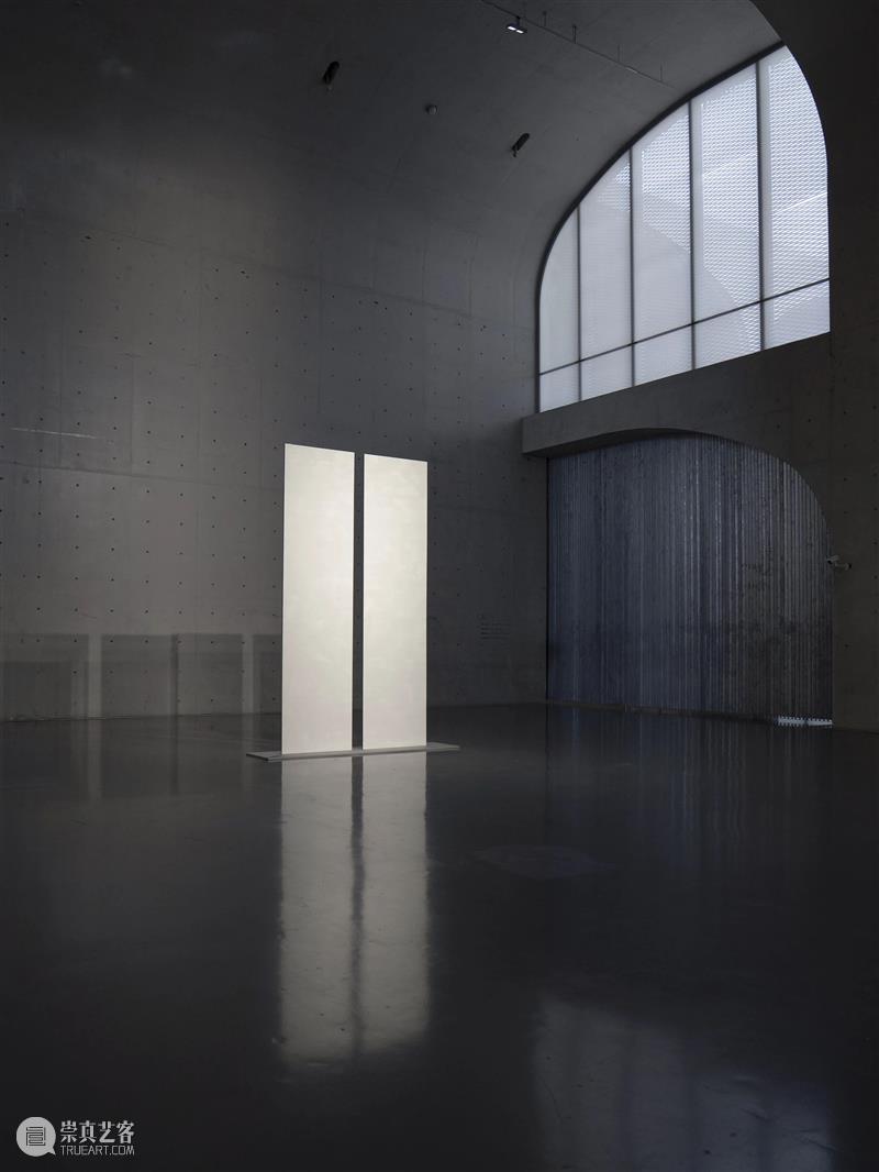现场|玛丽·阔思 Mary Corse 新作展「存在光中」|佩斯纽约 崇真艺客
