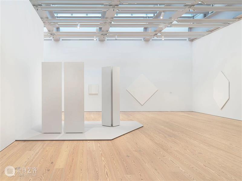 现场|玛丽·阔思 Mary Corse 新作展「存在光中」|佩斯纽约 崇真艺客