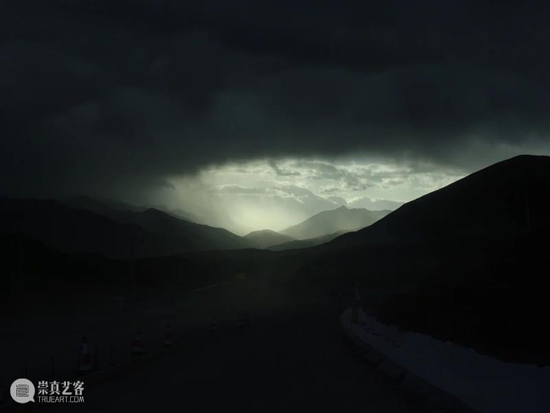 王澈：溯云而上，路外他方 崇真艺客