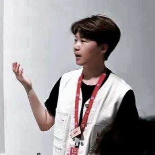 UCCA志愿者丨被夜晚相遇的两艘船照亮 崇真艺客