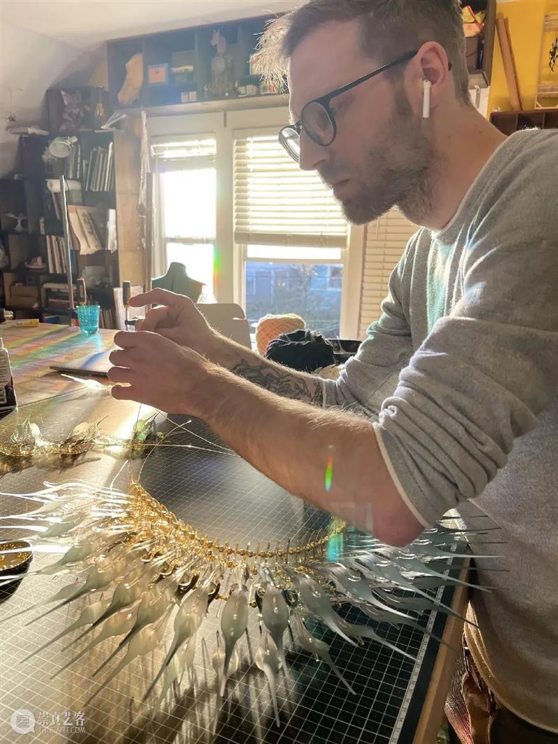 【IFA-艺术赏析】Casey Curran | 躺在星星和骨骼之间 崇真艺客