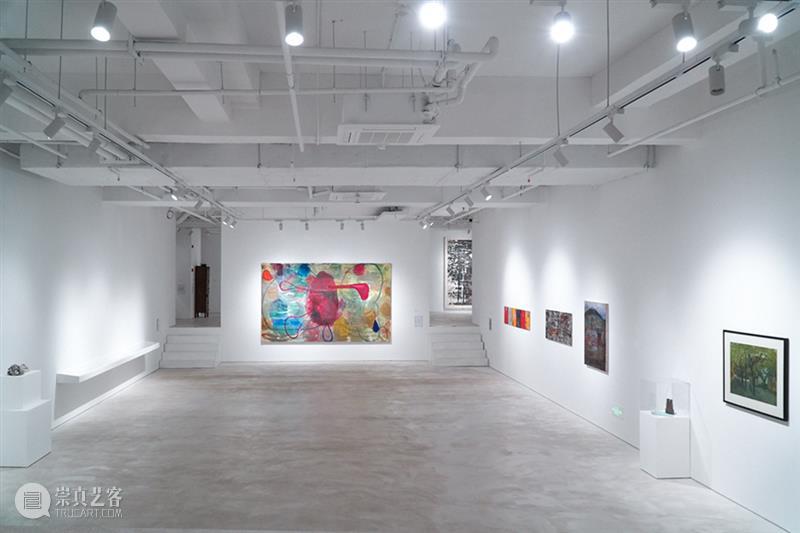 开幕聚焦｜地点之上——海上大步行走的人 视频资讯 Mingyuan Museum 地点 之上 海上 明雅集 诗意 艺术 形式 帷幕 宾客 一堂 崇真艺客