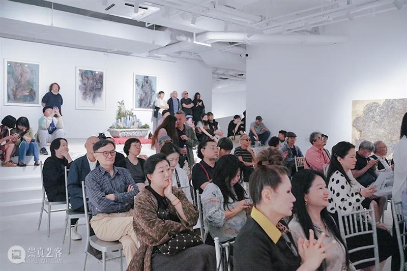 开幕聚焦｜地点之上——海上大步行走的人 视频资讯 Mingyuan Museum 地点 之上 海上 明雅集 诗意 艺术 形式 帷幕 宾客 一堂 崇真艺客