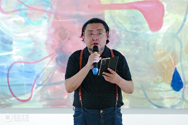 开幕聚焦｜地点之上——海上大步行走的人 视频资讯 Mingyuan Museum 地点 之上 海上 明雅集 诗意 艺术 形式 帷幕 宾客 一堂 崇真艺客