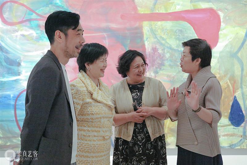 开幕聚焦｜地点之上——海上大步行走的人 视频资讯 Mingyuan Museum 地点 之上 海上 明雅集 诗意 艺术 形式 帷幕 宾客 一堂 崇真艺客