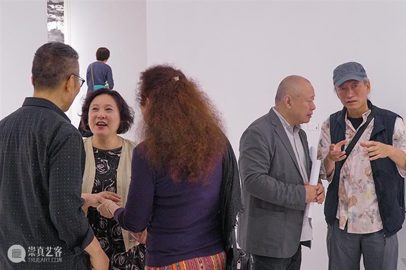 开幕聚焦｜地点之上——海上大步行走的人 视频资讯 Mingyuan Museum 地点 之上 海上 明雅集 诗意 艺术 形式 帷幕 宾客 一堂 崇真艺客