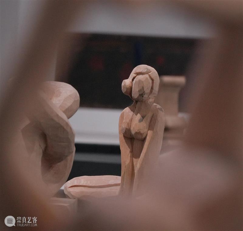 开幕聚焦｜地点之上——海上大步行走的人 视频资讯 Mingyuan Museum 地点 之上 海上 明雅集 诗意 艺术 形式 帷幕 宾客 一堂 崇真艺客