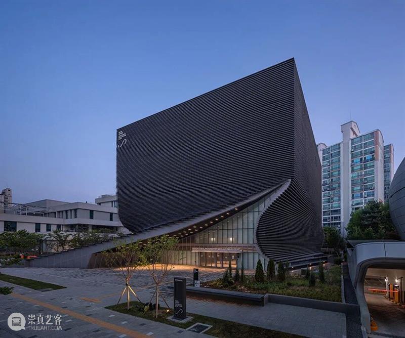 PF播报|纽约大都会获赠6500件摄影作品;首尔摄影美术馆正式开放;广州影像三年展公布策展团队;萨尔加多首个全球回顾展即将开启 崇真艺客